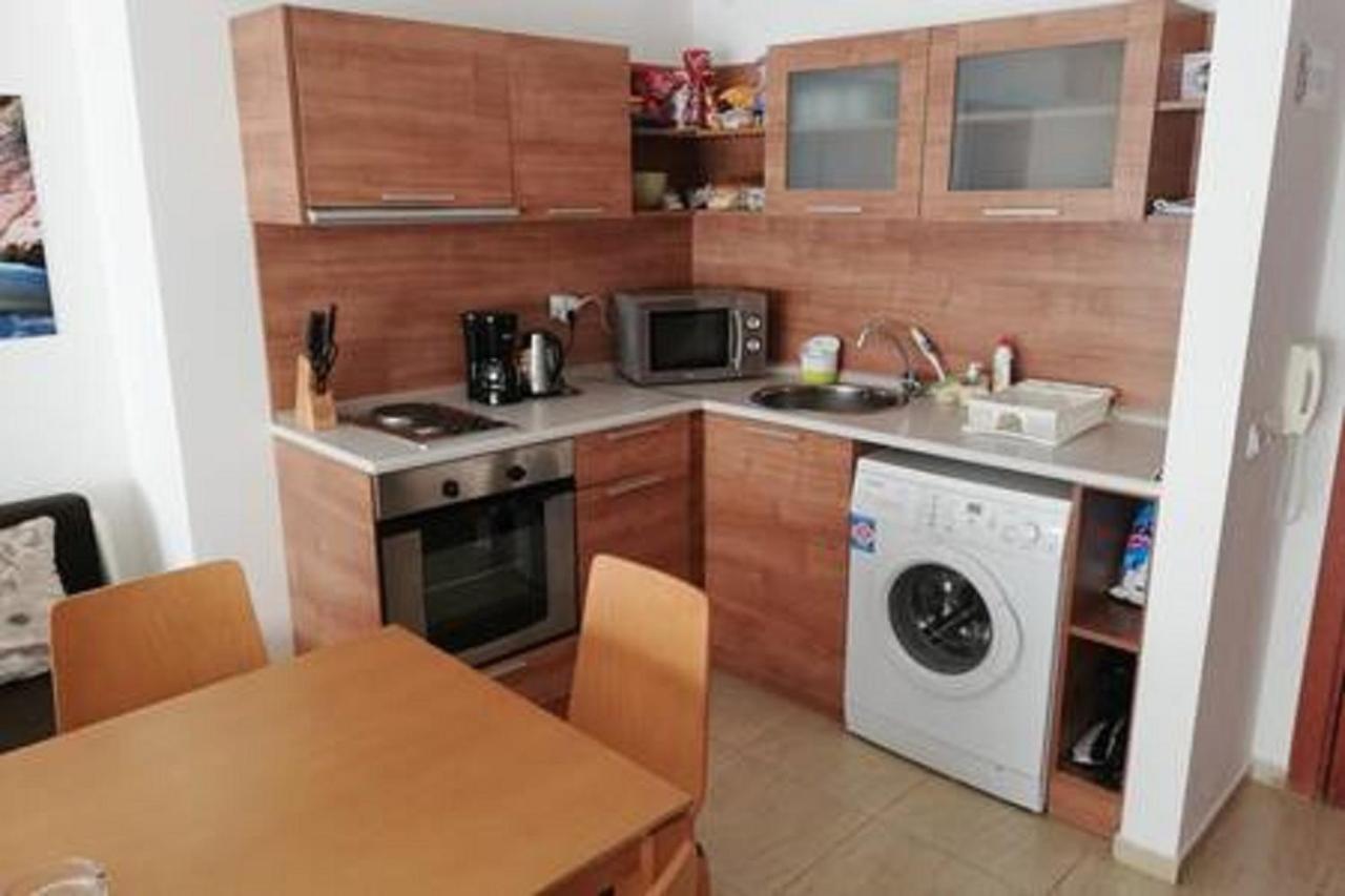 Yves 2 Bed Apart At Sun Village Sunny Beach Not Far Away From The Sea ภายนอก รูปภาพ