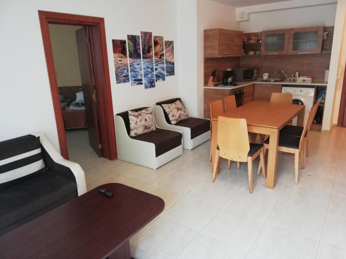 Yves 2 Bed Apart At Sun Village Sunny Beach Not Far Away From The Sea ภายนอก รูปภาพ