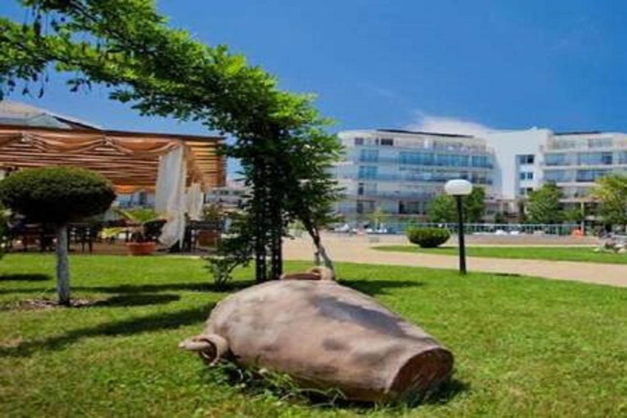 Yves 2 Bed Apart At Sun Village Sunny Beach Not Far Away From The Sea ภายนอก รูปภาพ
