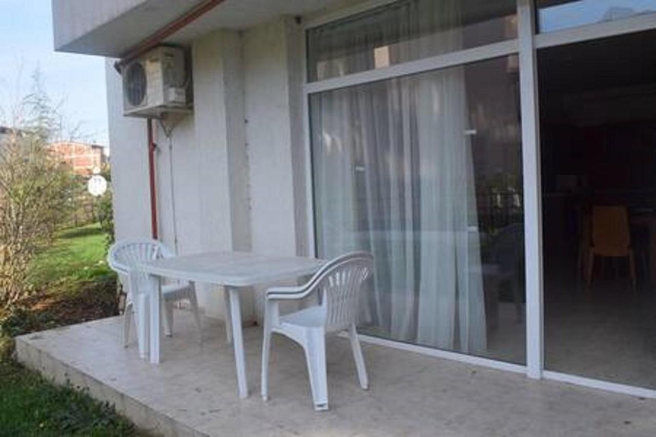 Yves 2 Bed Apart At Sun Village Sunny Beach Not Far Away From The Sea ภายนอก รูปภาพ