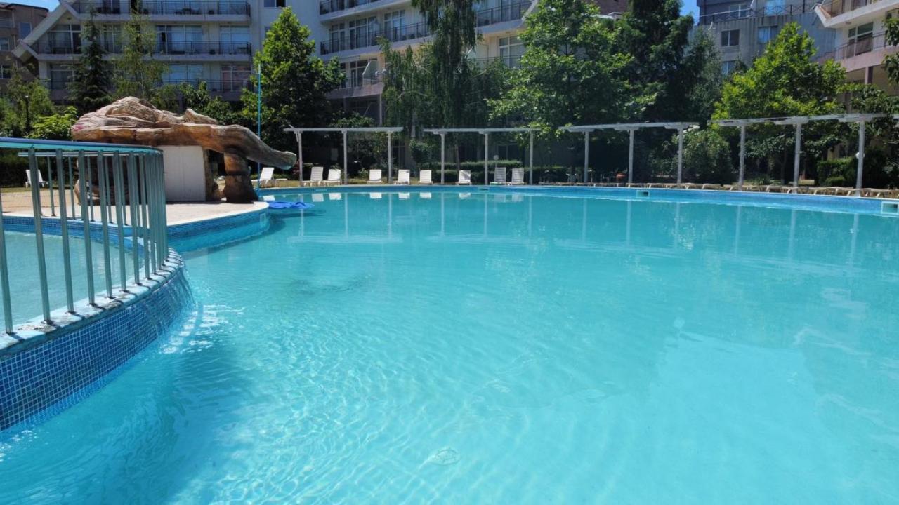 Yves 2 Bed Apart At Sun Village Sunny Beach Not Far Away From The Sea ภายนอก รูปภาพ